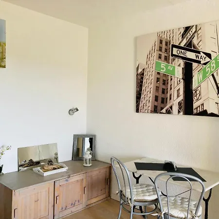 Superbe Studio Climatise, Sur Le Port D'Hyeres Апартаменты *