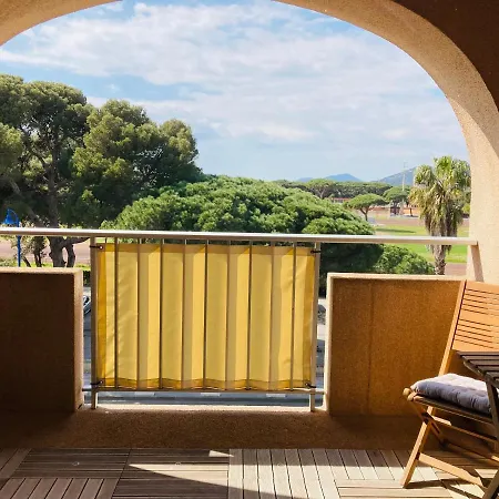 Апартаменты Superbe Studio Climatise, Sur Le Port D'Hyeres